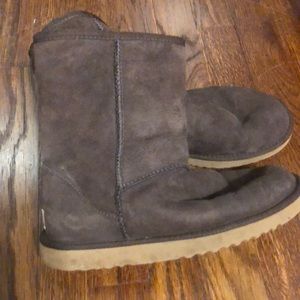 Ugg boots short brown